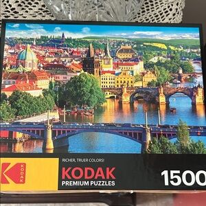 Kodak Premium Puzzle with Vibrant Cityscape
